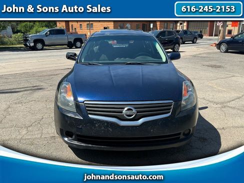 Used 2009 Nissan Altima Sedan FWD image 1
