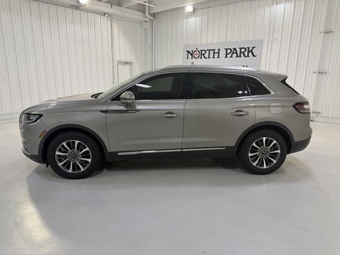 Used 2023 Lincoln Nautilus FWD w/ Premium Package image 2