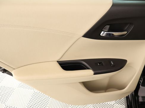 Used 2017 Honda Accord Touring image 18