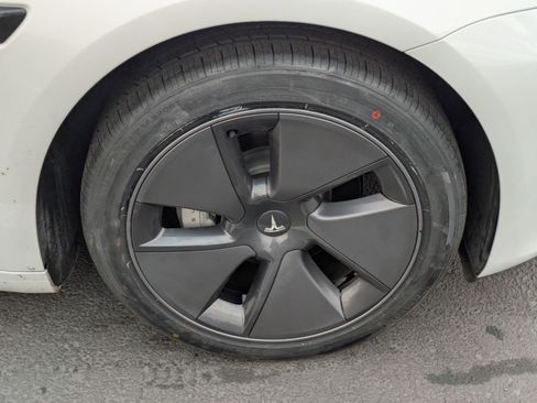 Used 2023 Tesla Model 3 Standard Range image 5