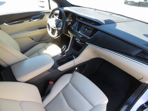 Used 2018 Cadillac XT5 AWD image 15