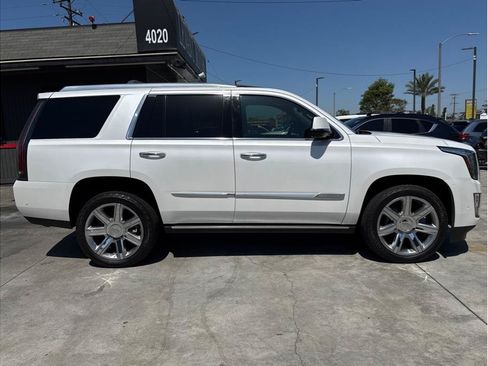 Used 2018 Cadillac Escalade Premium Luxury AWD/4WD image 8