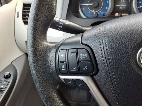 Used 2019 Toyota Sienna LE w/ Carpet Mat Package FWD image 19