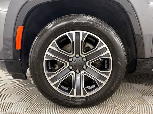 Used 2024 Jeep Wagoneer L Series II image 13