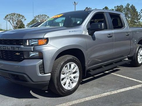 Used 2021 Chevrolet Silverado 1500 Custom image 3