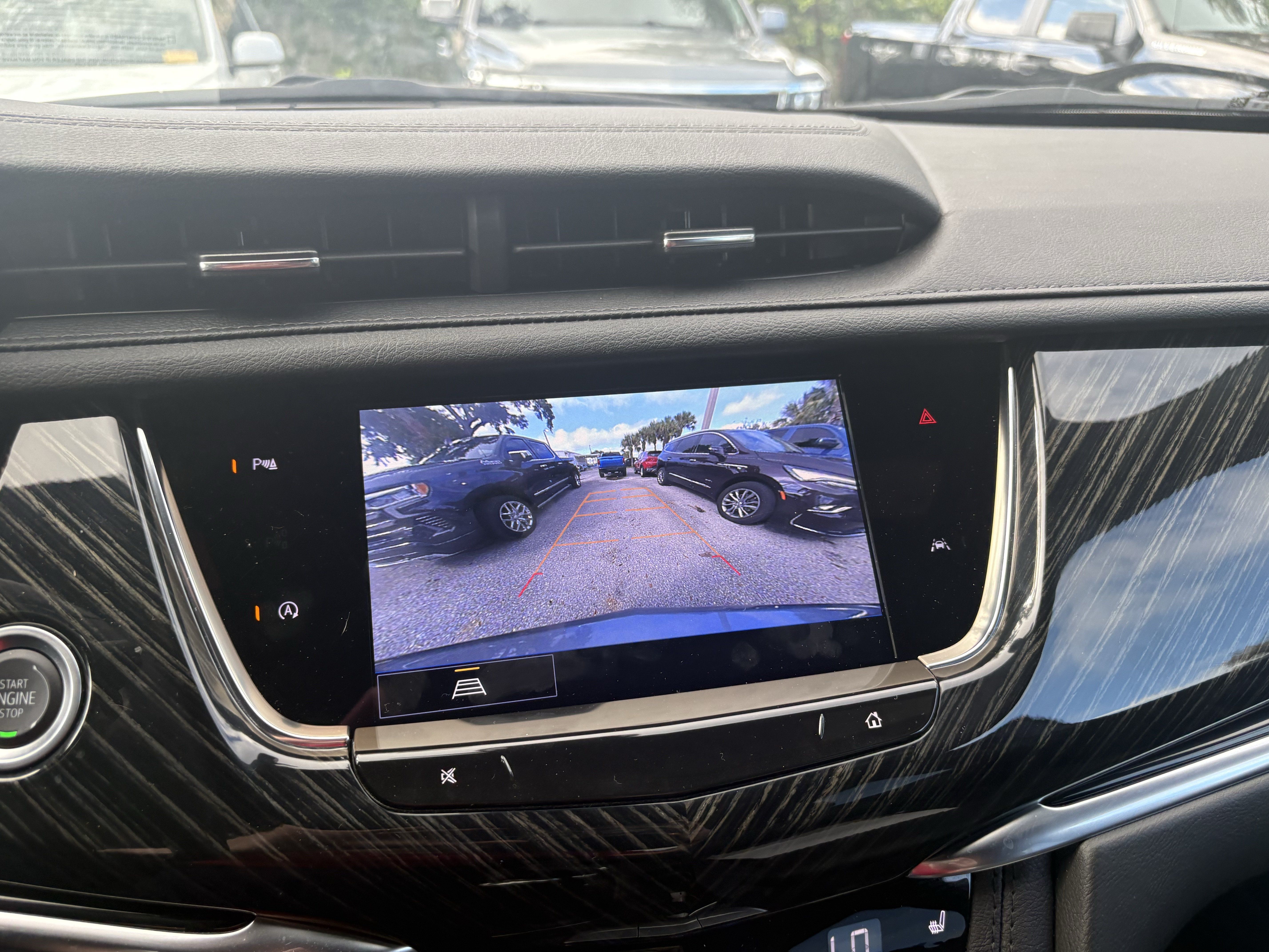 Used 2025 Cadillac XT6 Premium Luxury FWD image 12