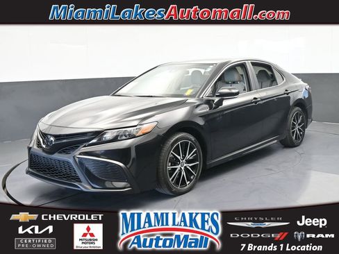 Used 2024 Toyota Camry SE image 1