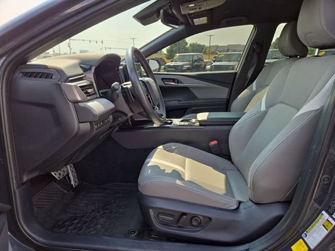 Used 2025 Toyota Camry SE w/ Convenience Package AWD/4WD image 2