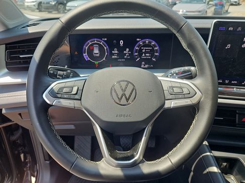 Certified 2025 Volkswagen Tiguan SE AWD/4WD image 20