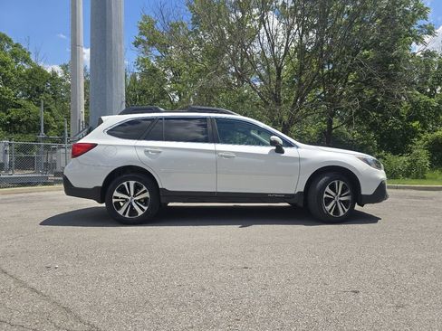 Used 2018 Subaru Outback 2.5i Limited AWD/4WD image 16