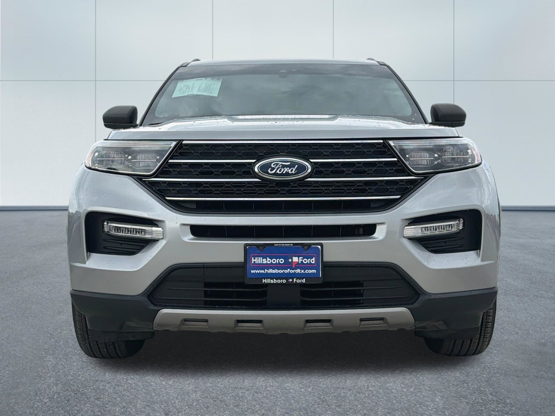 Used 2022 Ford Explorer XLT w/ Equipment Group 202A RWD image 2