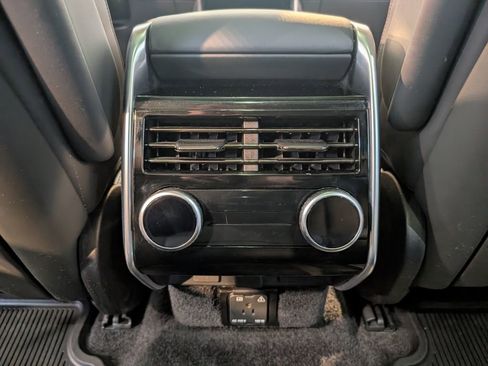 Used 2024 Land Rover Range Rover Long Wheelbase SE image 27