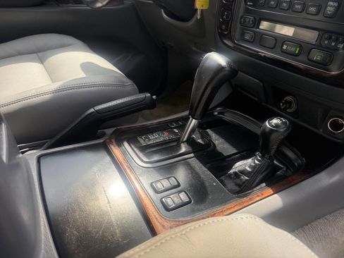 Used 2002 Toyota Land Cruiser image 63