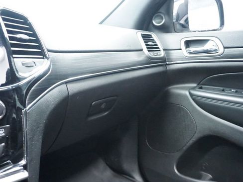 Certified 2019 Jeep Grand Cherokee Limited w/ Luxury Group II image 38