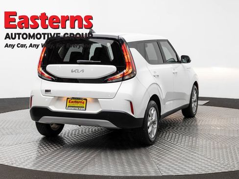 Used 2023 Kia Soul LX w/ LX Technology Package FWD image 5