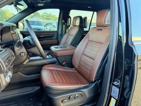 Used 2023 GMC Yukon Denali Ultimate image 12