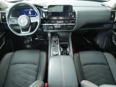 New 2025 Nissan Pathfinder Platinum image 18