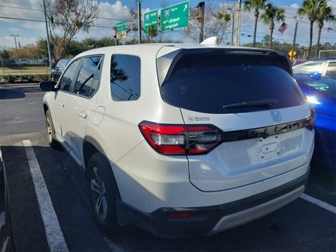 Used 2025 Honda Pilot EX-L image 9