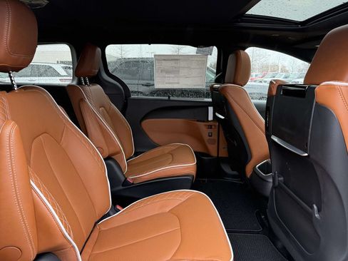 New 2026 Chrysler Pacifica Pinnacle AWD/4WD image 16