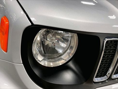 Used 2020 Jeep Renegade Latitude w/ Cold Weather Group image 26