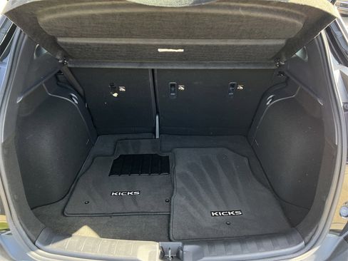 Used 2020 Nissan Kicks SR image 28