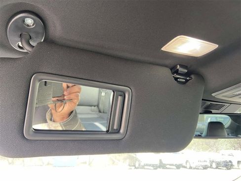 Used 2025 Toyota Camry SE image 29