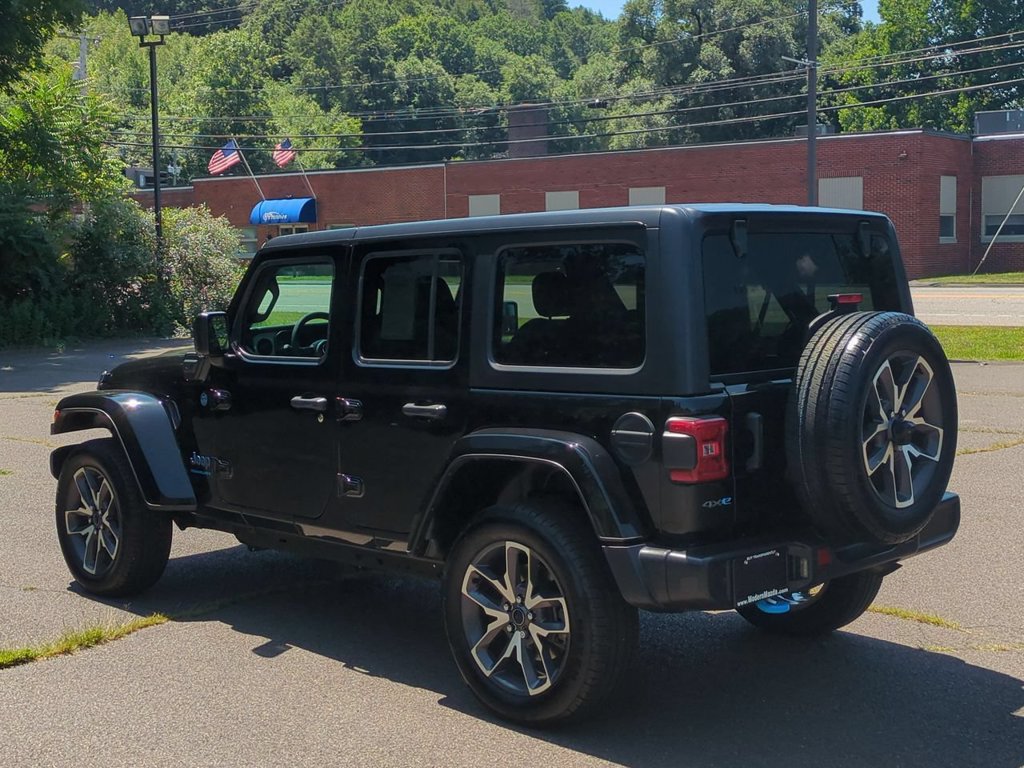 Used 2024 Jeep Wrangler Unlimited w/ Convenience Group AWD/4WD image 6