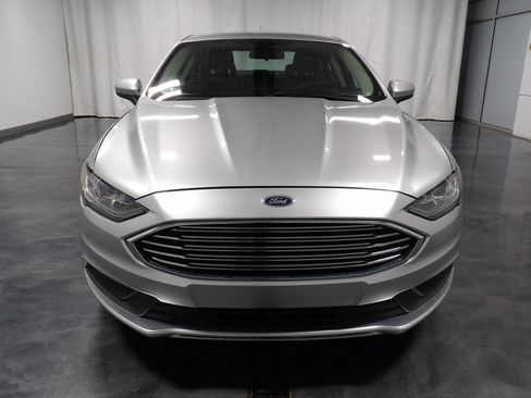 Used 2018 Ford Fusion SE FWD image 2