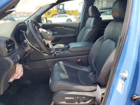 Used 2025 Honda Pilot TrailSport image 7