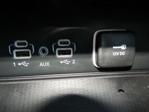 Used 2024 Jeep Grand Cherokee Laredo w/ Luxury Tech Group I image 32