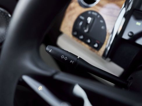 Used 2017 Rolls-Royce Dawn image 51