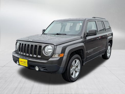 Used 2014 Jeep Patriot Latitude AWD/4WD image 3