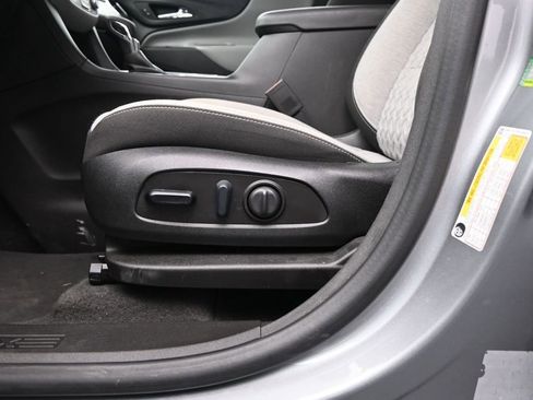 Used 2023 Chevrolet Equinox LT w/ Driver Convenience Package image 24