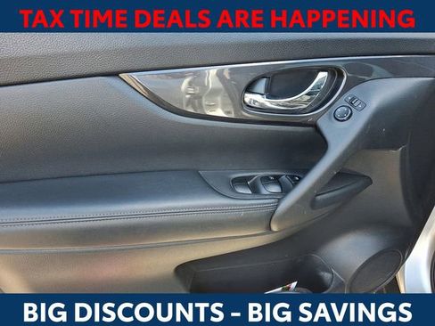 Used 2017 Nissan Rogue SV image 12