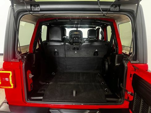 Used 2022 Jeep Wrangler Unlimited Sahara w/ Dual Top Group AWD/4WD image 26