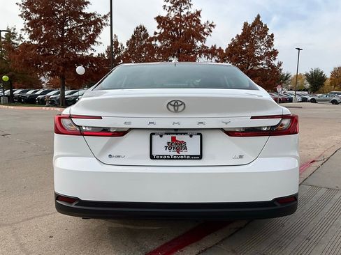 Used 2025 Toyota Camry LE image 7