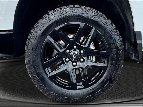 Used 2025 Chevrolet Silverado 1500 LT Trail Boss w/ LT Trail Boss Premium Package AWD/4WD image 35