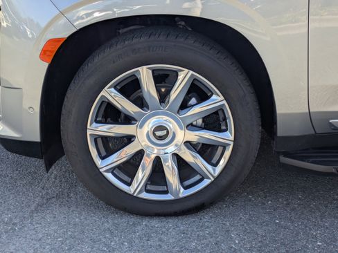 Used 2024 Cadillac Escalade Premium Luxury Platinum image 3