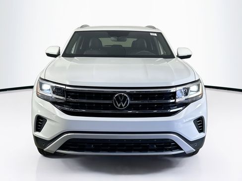 Used 2023 Volkswagen Atlas Cross Sport SE FWD image 2