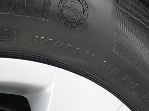 Used 2013 Toyota Corolla L image 21