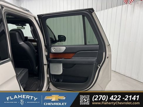 Used 2024 Lincoln Navigator L Reserve image 12