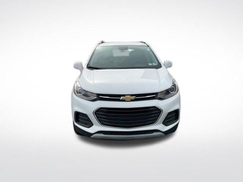 Used 2020 Chevrolet Trax LT w/ LT Convenience Package image 2