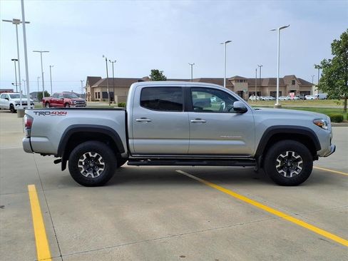 Used 2023 Toyota Tacoma TRD Off-Road w/ TRD Premium Off Road Package image 6