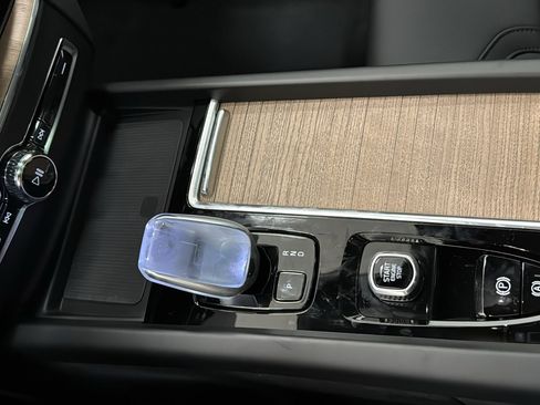 Used 2026 Volvo XC60 B5 Core w/ Climate Package image 19