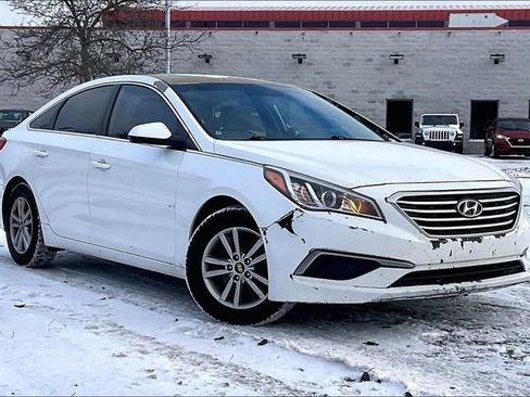 Used 2016 Hyundai Sonata SE image 1