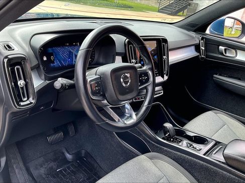 Certified 2024 Volvo XC40 B5 Core AWD/4WD image 17