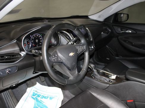 Used 2025 Chevrolet Malibu LT FWD image 17
