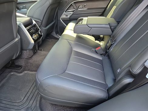 Certified 2025 Land Rover Range Rover SE AWD/4WD image 11