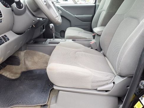 Used 2015 Nissan Frontier SV image 23