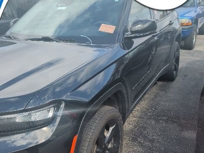Used 2024 Jeep Grand Cherokee Limited w/ Black Appearance Package